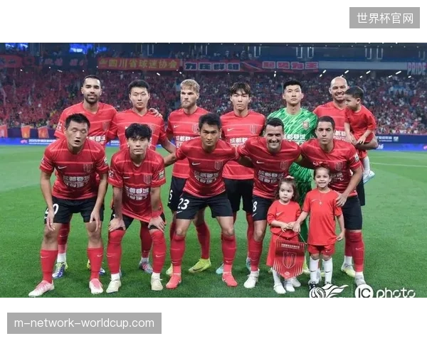 成都蓉城门神刘殿座荣获赛季最佳门将，助力球队构筑联赛最稳固防线